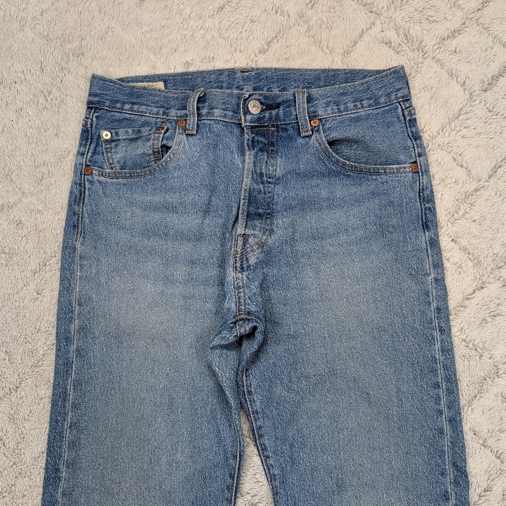 Levis Jeans Womens 30 Blue Light Original Straight Fit Premium Denim Full - Picture 2 of 11